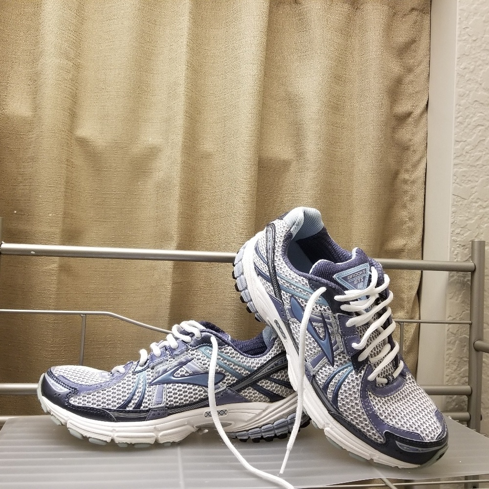 Brooks women's running shoes size 9.5